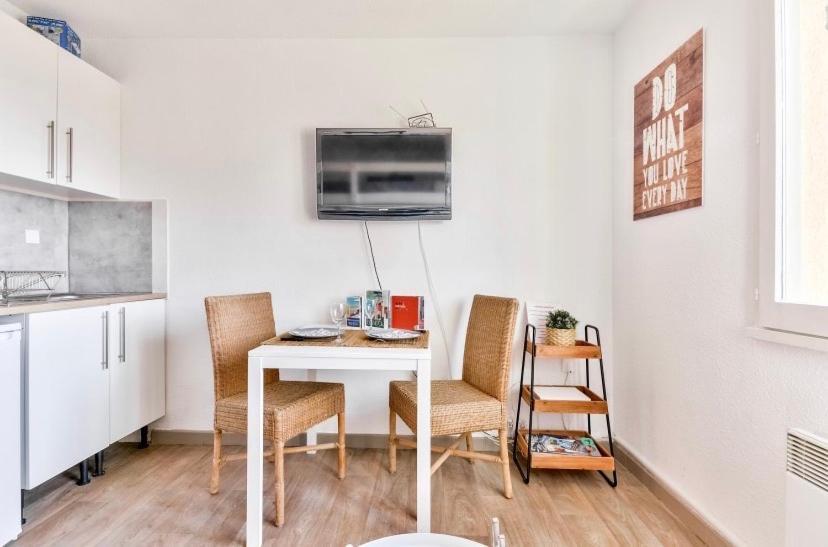 Studio Avec Piscines A 500M De La Plage 邦多勒 外观 照片
