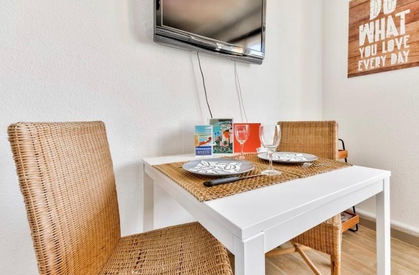 Studio Avec Piscines A 500M De La Plage 邦多勒 外观 照片